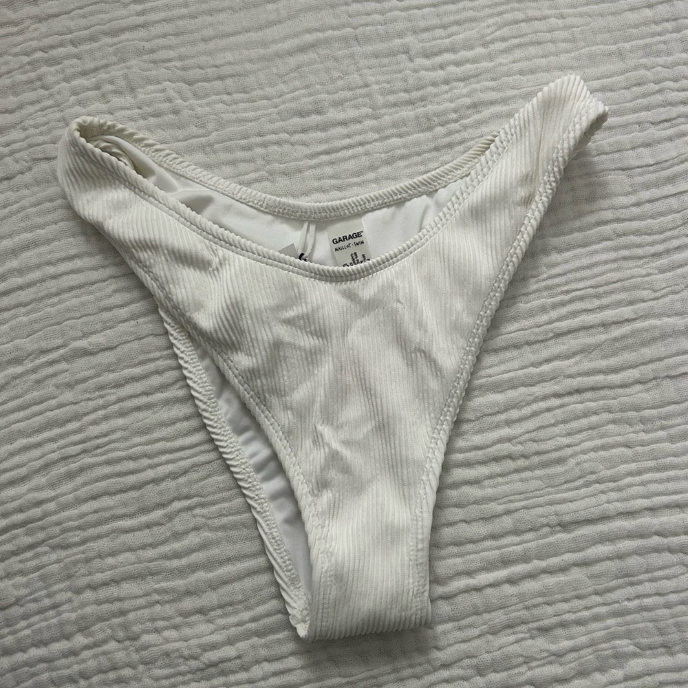 Garage white ribbed bottoms